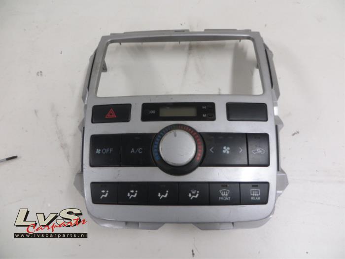 Air conditioning control panel from a Toyota Avensis 2001