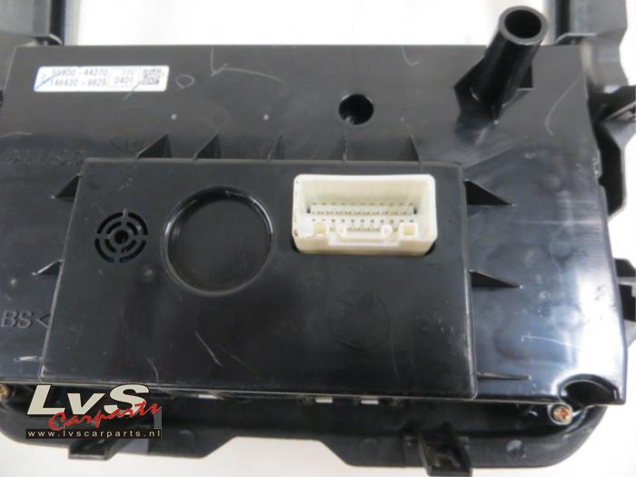 Panel de control de aire acondicionado de un Toyota Avensis 2001