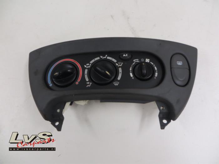 Air conditioning control panel from a Renault Scenic 2003