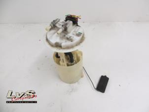 Used Electric fuel pump Peugeot 206 Price € 29,00 Margin scheme offered by LvS Carparts