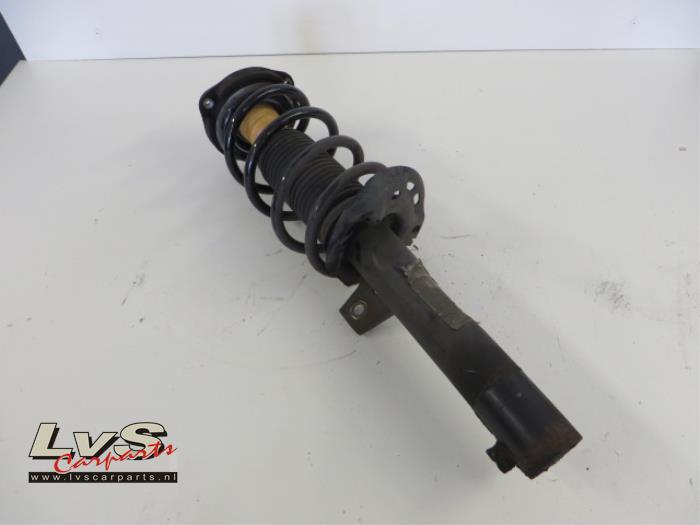 Fronts shock absorber, left from a Seat Altea 2012