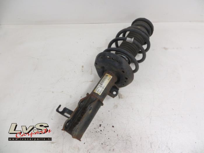Fronts shock absorber, left from a Opel Astra J (PC6/PD6/PE6/PF6) 1.7 CDTi 16V 110 2013