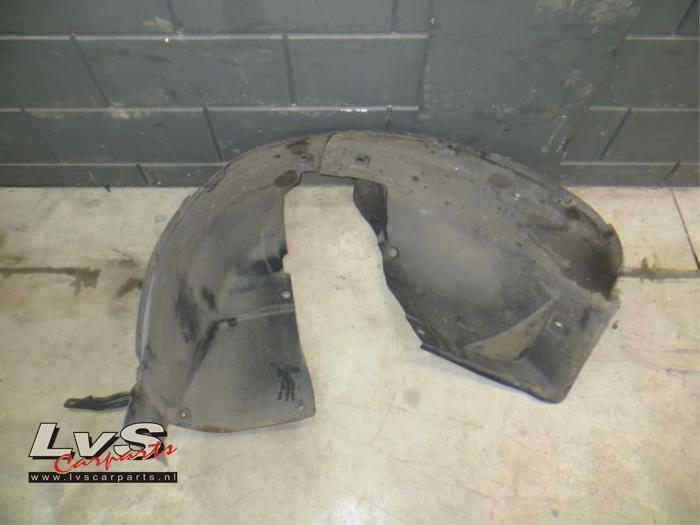 Używane Nadkole Opel Astra J (PC6/PD6/PE6/PF6) 1.7 CDTi 16V 110 Cena € 20,00 Procedura marży oferowane przez LvS Carparts