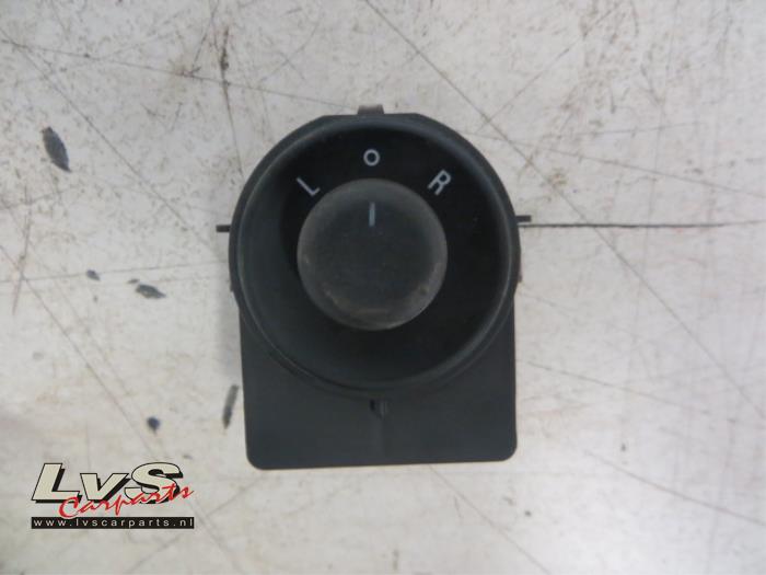 Mirror switch from a Opel Astra J (PC6/PD6/PE6/PF6) 1.7 CDTi 16V 110 2013