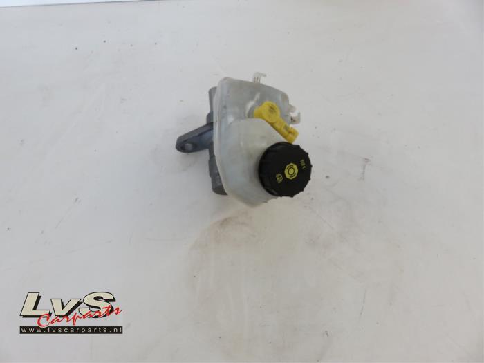 Gebrauchte Hauptbremszylinder Opel Astra J (PC6/PD6/PE6/PF6) 1.7 CDTi 16V 110 Preis € 8,00 Margenregelung angeboten von LvS Carparts