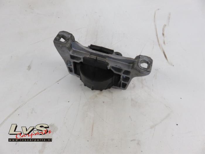 Engine mount from a Volvo C70 (MC)  2010