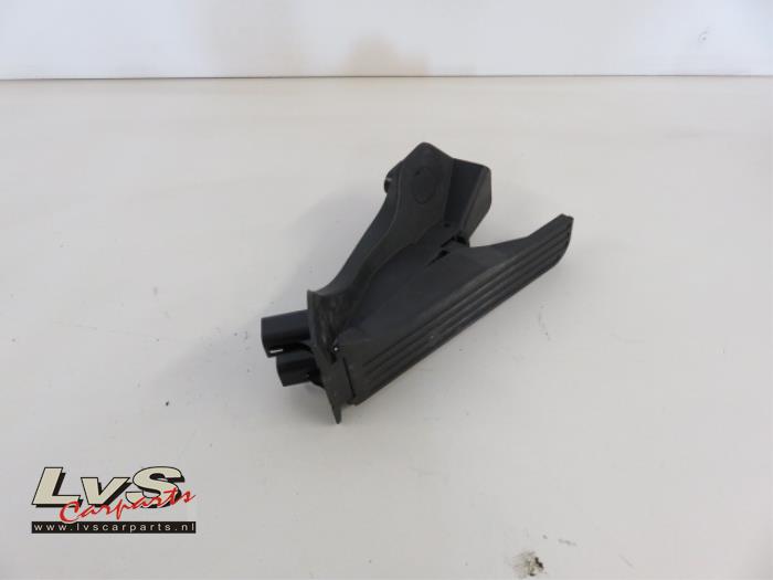 Accelerator pedal from a Volkswagen Tiguan (5N1/2) 1.4 TSI 16V 2014