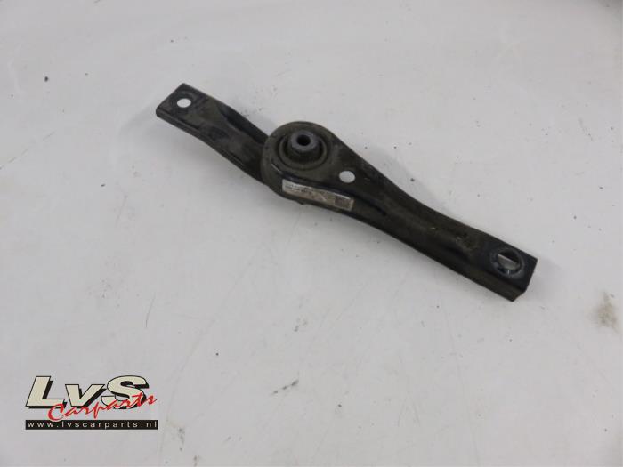 Engine mount from a Volkswagen Golf VII (AUA) 1.2 TSI 16V 2013