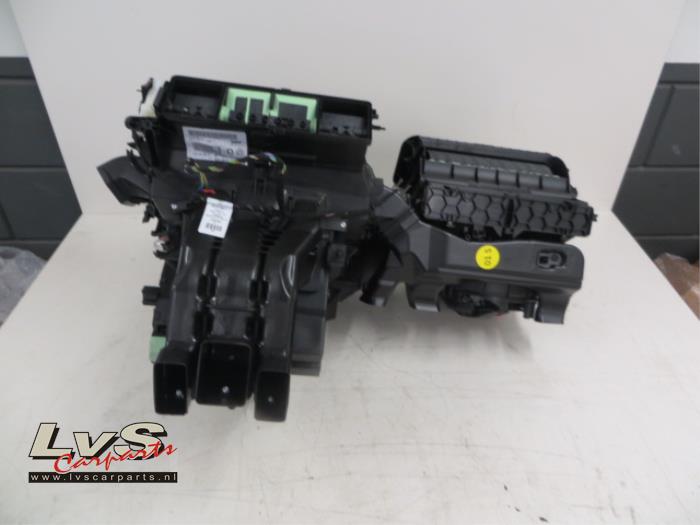 Heater housing Volkswagen Touran 2.0 TDI 110 5QB820002B