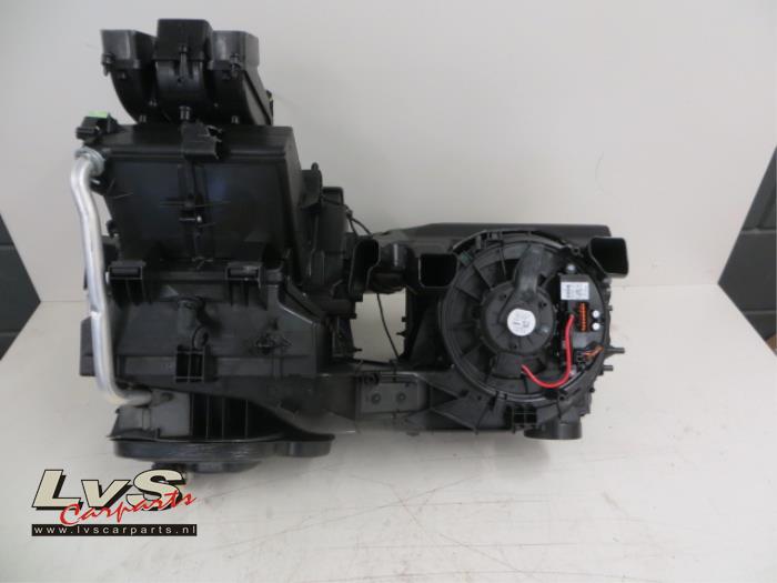 Heater housing Volkswagen Touran 2.0 TDI 110 5QB820002B