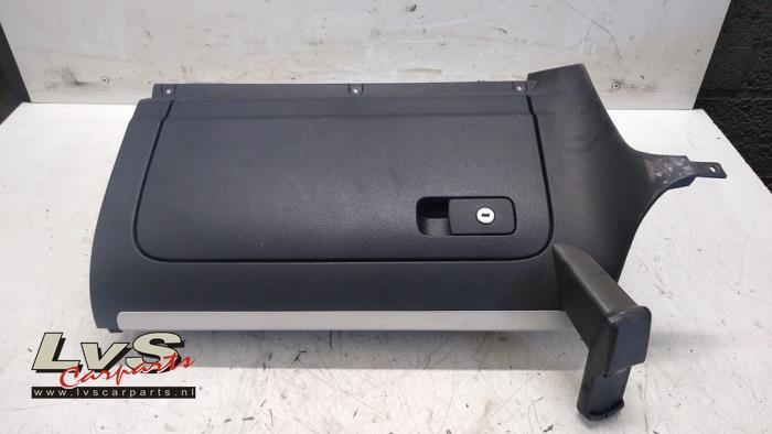 Begagnade Handskfack Volkswagen Scirocco (137/13AD) Pris € 30,00 Marginaltabell erbjuds av LvS Carparts