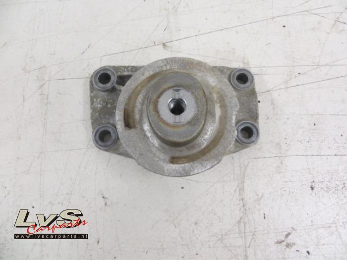 Used Engine mount Volkswagen Up! (121) e-Up! Price € 13,00 Margin scheme offered by LvS Carparts