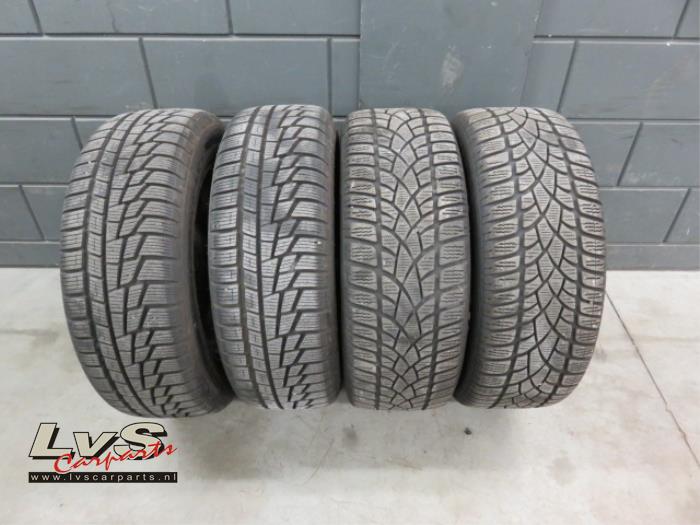Juego de llantas y neumáticos de invierno de un Volkswagen Tiguan (5N1/2) 1.4 TSI 16V 4Motion 2011