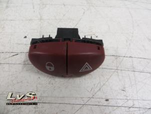 Used Panic lighting switch Peugeot 206 SW (2E/K) 1.4 HDi Price € 8,00 Margin scheme offered by LvS Carparts