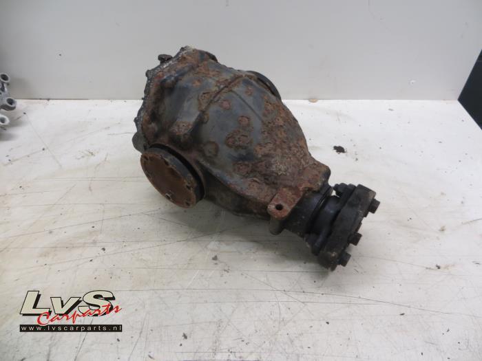 Rear differential from a Mercedes-Benz C Combi (S202)  2001