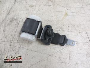 Used Rear seatbelt, centre Renault Clio III (BR/CR) Price € 29,00 Margin scheme offered by LvS Carparts