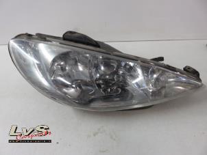 Used Headlight, right Peugeot 206 Price € 24,00 Margin scheme offered by LvS Carparts