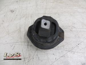 Used Engine mount BMW 7 serie (E65/E66/E67) Price € 24,00 Margin scheme offered by LvS Carparts