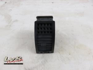 Used Dashboard vent Volkswagen Polo IV (9N1/2/3) Price € 16,00 Margin scheme offered by LvS Carparts