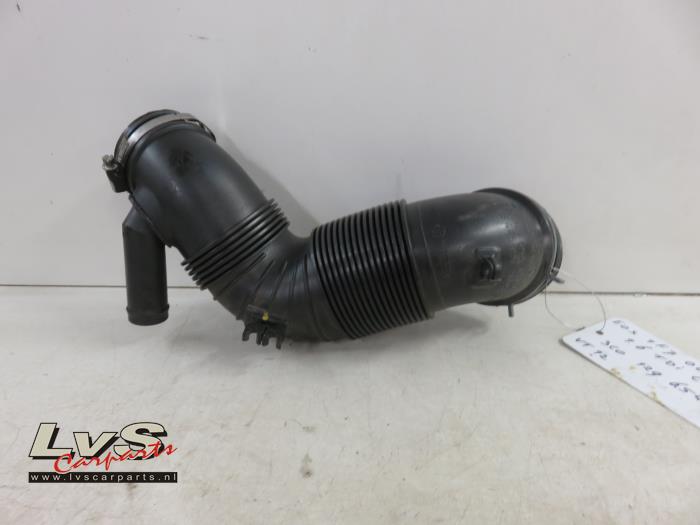 Air intake hose from a Volkswagen Eos (1F7/F8)  2010