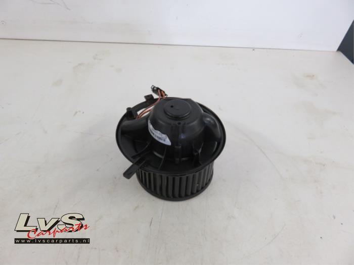 Heating and ventilation fan motor from a Volkswagen Scirocco (137/13AD) 1.4 TSI BlueMotion Technology 125 16V 2015