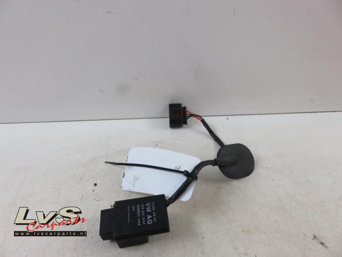 Fuel pump relay from a Volkswagen Polo V (6R)  2011