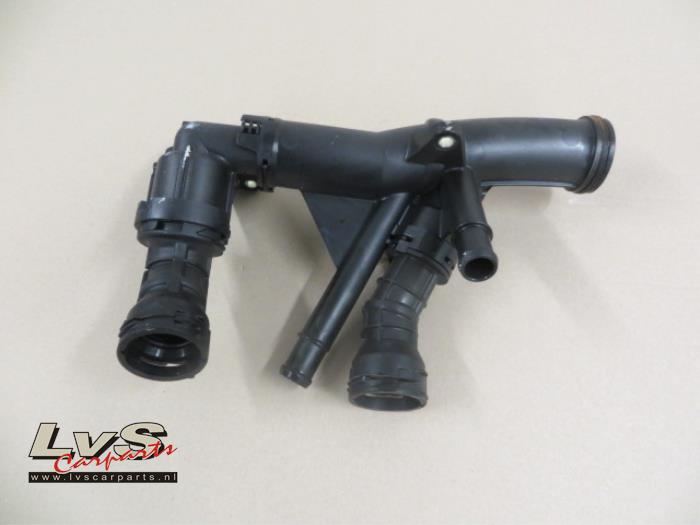 Gebrauchte Thermostatgehäuse Volkswagen Tiguan (AD1) 2.0 TDI 16V BlueMotion Technology SCR Preis € 20,00 Margenregelung angeboten von LvS Carparts