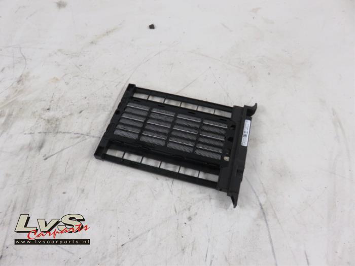 Używane Element grzewczy Volkswagen Scirocco (137/13AD) 2.0 TSI 16V Cena € 29,00 Procedura marży oferowane przez LvS Carparts
