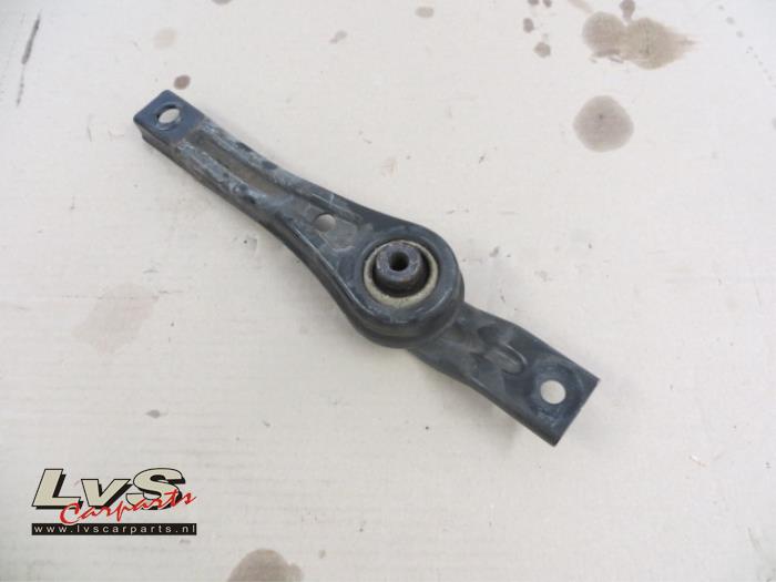 Usagé Support moteur Volkswagen Golf Sportsvan (AUVS) 1.6 16V Prix € 16,00 Règlement à la marge proposé par LvS Carparts
