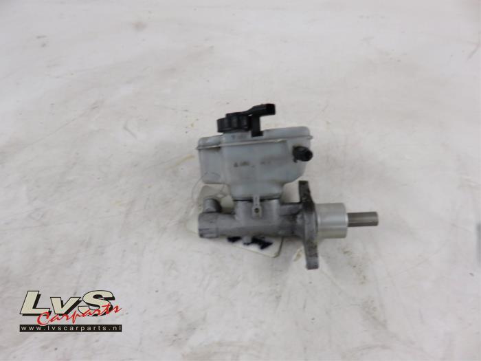 Master cylinder from a Audi A3 2003