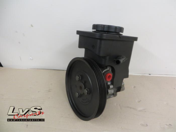 Power steering pump from a BMW 3-Serie 2001