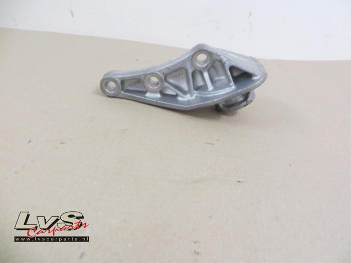 Usagé Support moteur Volkswagen Golf VII (AUA) e-Golf Prix € 13,00 Règlement à la marge proposé par LvS Carparts