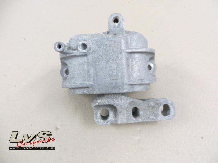 Used Engine mount Volkswagen Scirocco (137/13AD) 2.0 TSI 16V Price € 29,00 Margin scheme offered by LvS Carparts