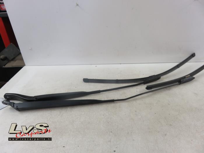 Set of wiper blades from a Renault Clio III (BR/CR)  2008