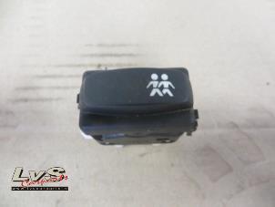 Used Switch (miscellaneous) Renault Laguna Price € 13,00 Margin scheme offered by LvS Carparts