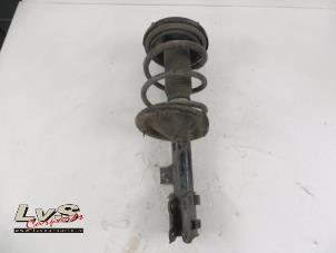Used Front shock absorber, right Kia Carens Price € 52,00 Margin scheme offered by LvS Carparts