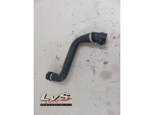 Used Radiator hose BMW 5 serie (F10) 520d 16V Price € 13,00 Margin scheme offered by LvS Carparts