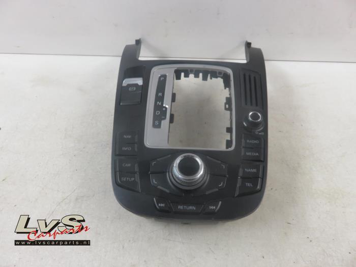 Używane Panel obslugi radia Audi A5 (8T3) 2.7 TDI V6 24V Cena € 77,00 Procedura marży oferowane przez LvS Carparts