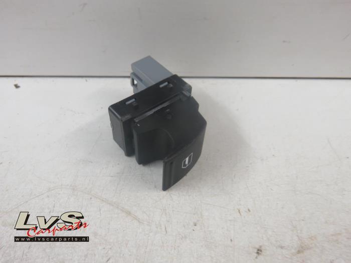 Usados Interruptor de ventanilla eléctrica Audi A5 (8T3) 2.7 TDI V6 24V Precio € 13,00 Norma de margen ofrecido por LvS Carparts