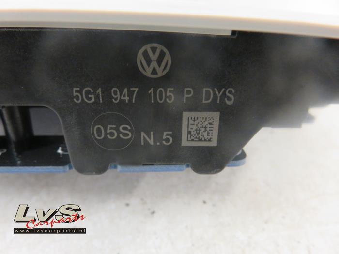 Luz interior delante de un Volkswagen Golf VII (AUA) 1.2 TSI 16V 2015