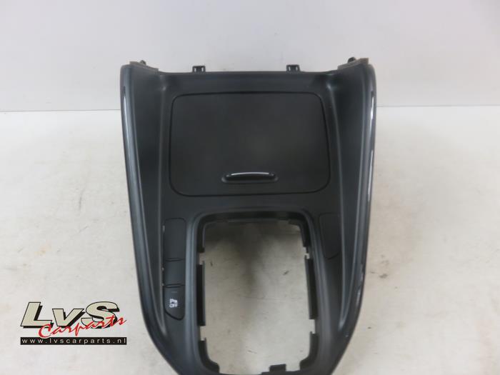 Begagnade Mittkonsol Kia Carens III (FG) Pris € 65,00 Marginaltabell erbjuds av LvS Carparts