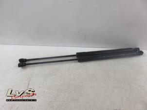 Used Set of gas struts for boot Renault Captur (2R) Price € 16,00 Margin scheme offered by LvS Carparts
