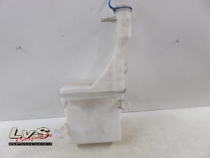Used Front windscreen washer reservoir Toyota Yaris (P1) Price on request offered by LvS Carparts