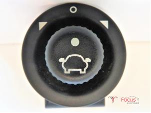 Usados Interruptor de retrovisor Ford Fiesta 6 (JA8) 1.4 16V Precio € 7,50 Norma de margen ofrecido por Focus Automotive