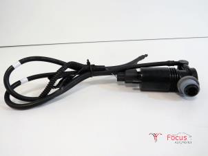 Usagé Pompe lave-glace avant Ford Fiesta 6 (JA8) 1.4 16V Prix € 10,00 Règlement à la marge proposé par Focus Automotive