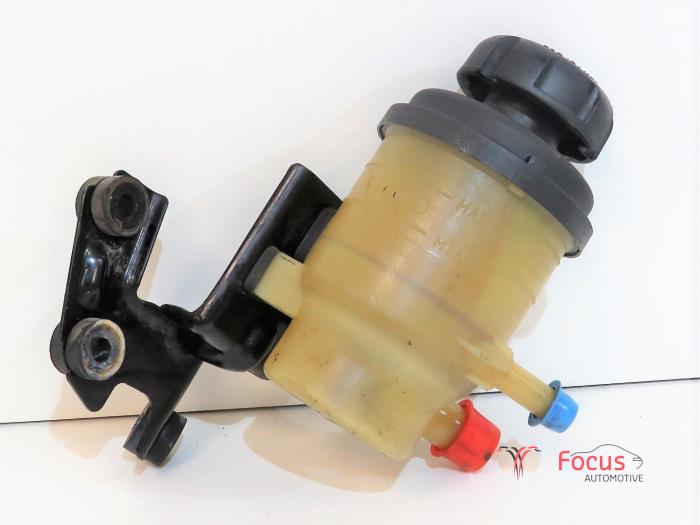 Begagnade Styrservotank Hyundai H1 People Pris € 14,95 Marginaltabell erbjuds av Focus Automotive