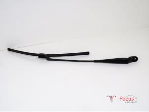 Used Front wiper arm Skoda Fabia II Combi 1.2 TDI 12V Greenline Price € 15,00 Margin scheme offered by Focus Automotive