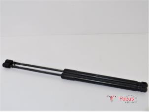 Used Set of tailgate gas struts Renault Megane III Grandtour (KZ) 1.5 dCi 110 Price € 15,00 Margin scheme offered by Focus Automotive