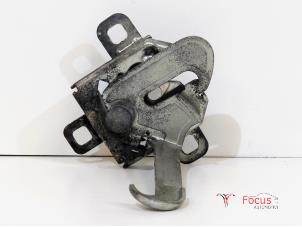 Używane Mechanizm zamka pokrywy silnika Fiat Grande Punto (199) 1.2 Cena € 15,00 Procedura marży oferowane przez Focus Automotive