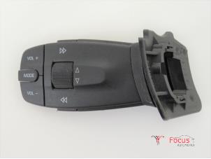 Used Steering wheel mounted radio control Seat Ibiza IV (6J5) 1.4 TDI Price € 7,50 Margin scheme offered by Focus Automotive